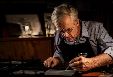 帕玛强尼手表表蒙有划痕如何处理（手表表蒙划痕维修方法总汇）